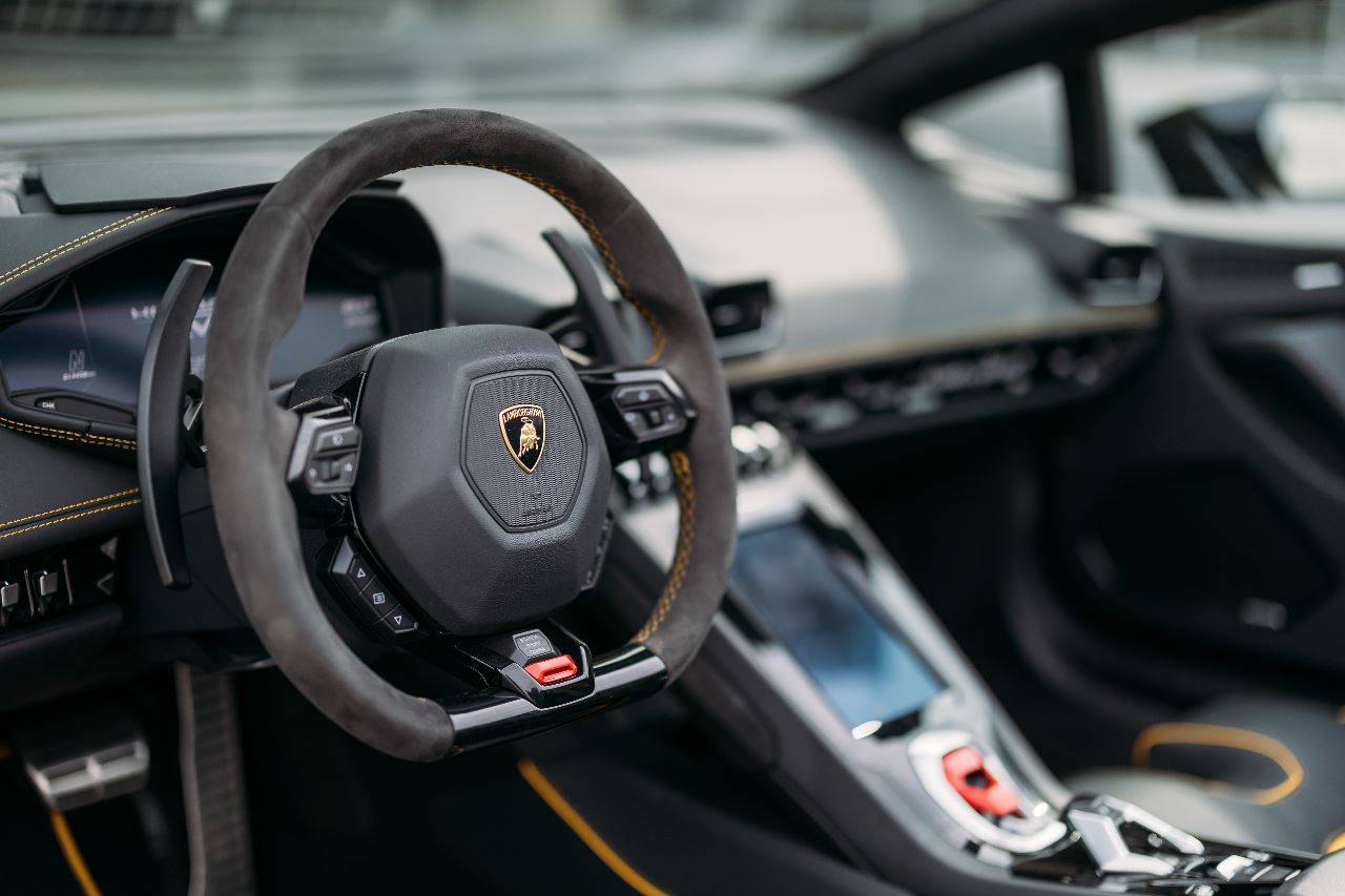 Lamborghini Evo Spyder Interior