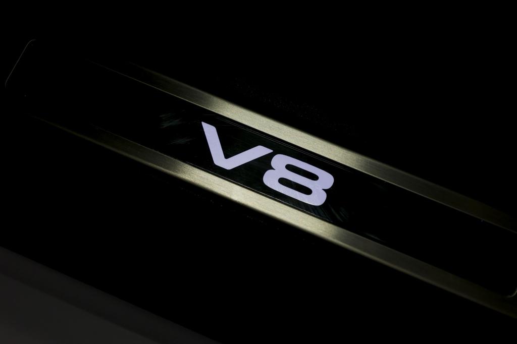 Range Rover Defender V8 Interior